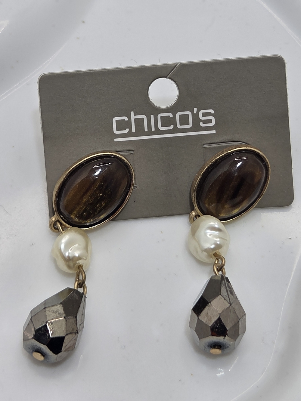 ✨ NWT Chico’s Faux Pearl & Faux Tiger's Eye Drop Earrings 🤎 Metallic Crystal